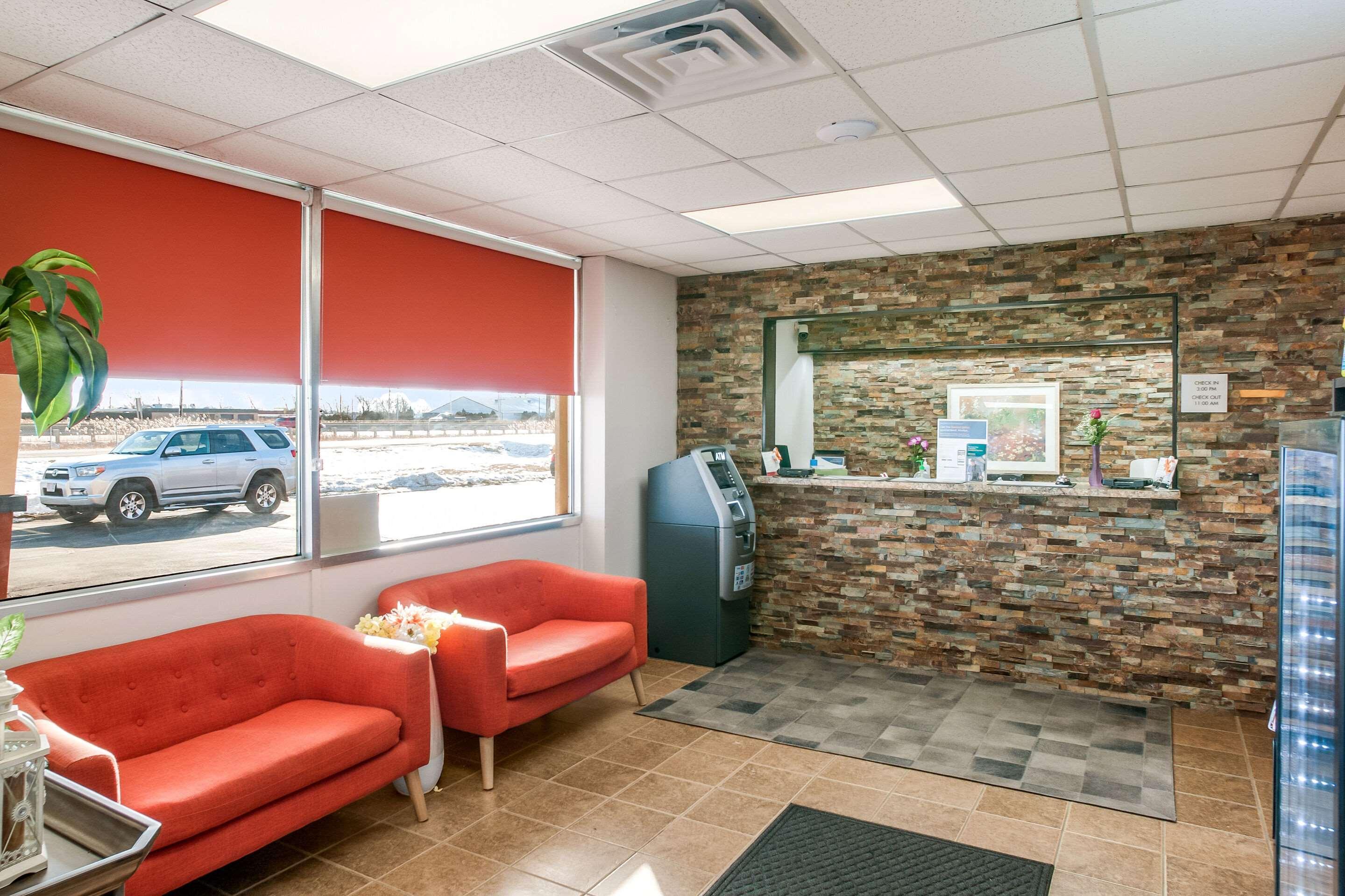 Suburban Studios Neenah-Appleton Exterior photo