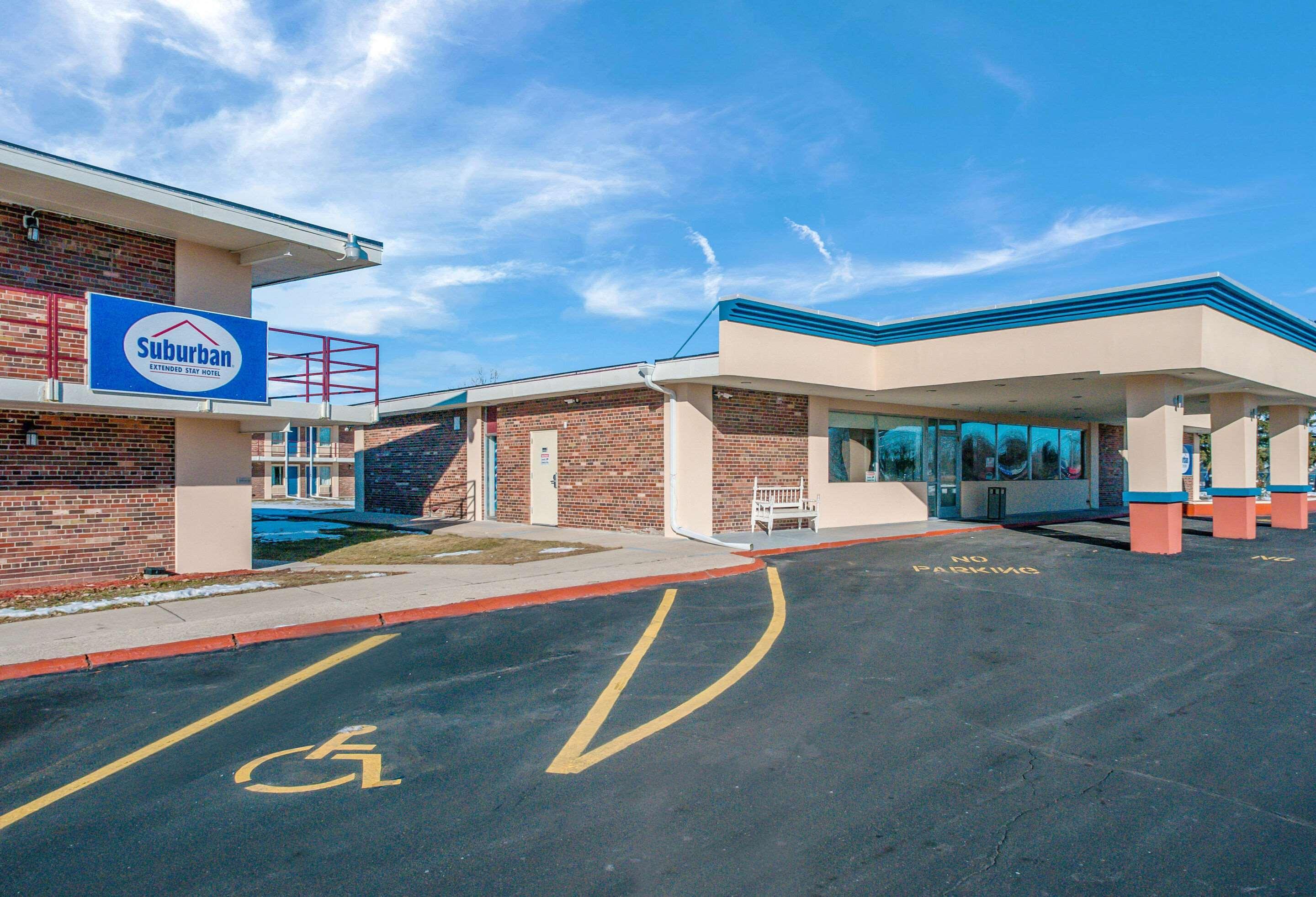 Suburban Studios Neenah-Appleton Exterior photo
