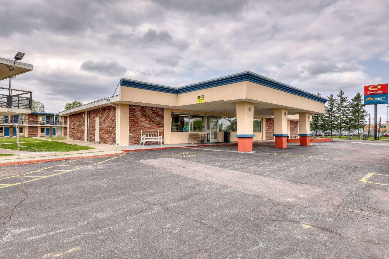 Suburban Studios Neenah-Appleton Exterior photo