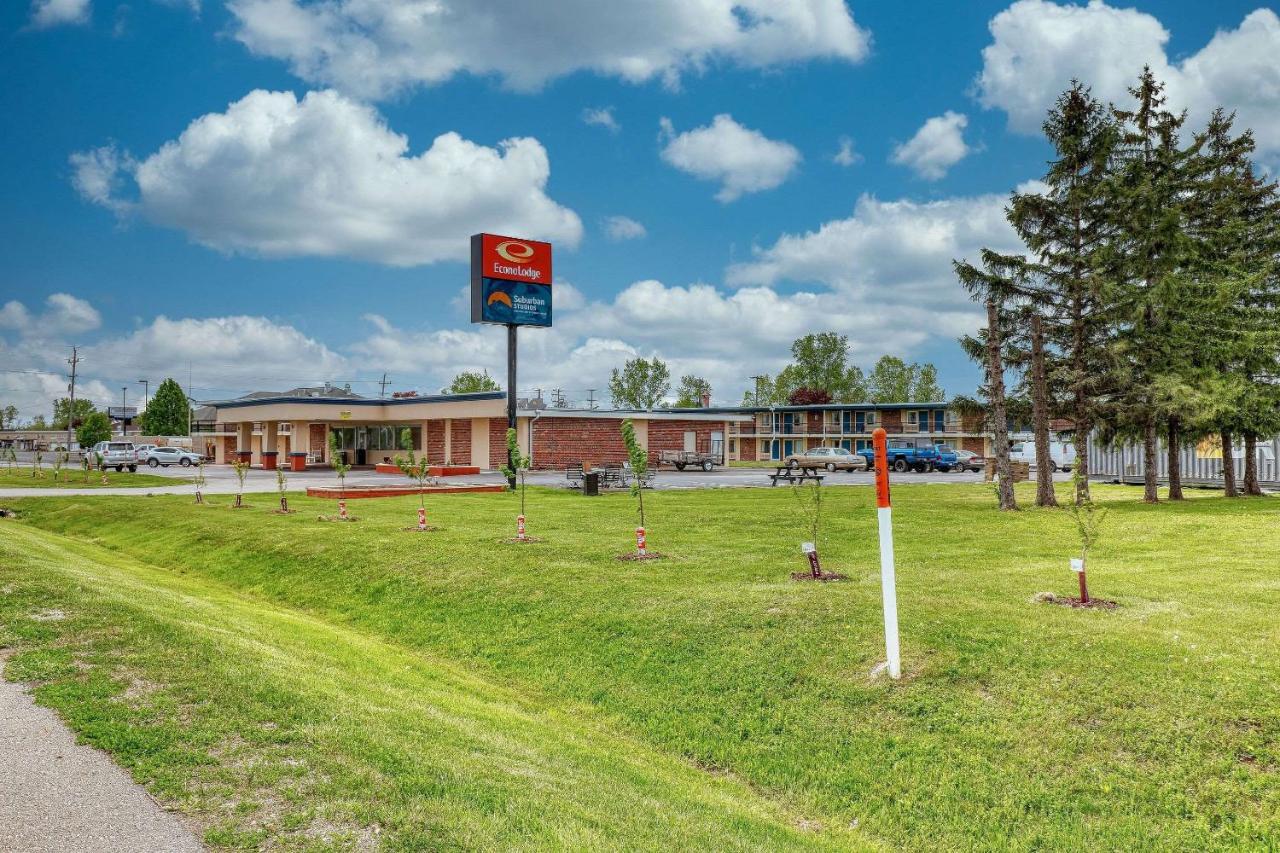 Suburban Studios Neenah-Appleton Exterior photo